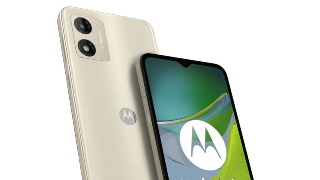 New Year Offer Motorola E13: इस फोन पर जारी हुआ ऐसा ऑफर की दुकानों पर लग गई लोगों की भीड़