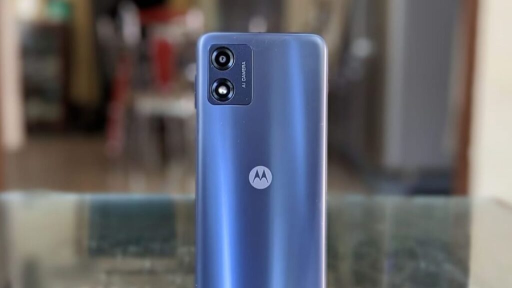New Year Offer Motorola E13: इस फोन पर जारी हुआ ऐसा ऑफर की दुकानों पर लग गई लोगों की भीड़