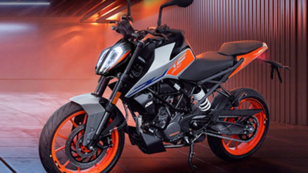 KTM Duke 200 Price In India: इस बाइक के भौकाल के आगे सर झुकाती है बाकी बाइक्स, जाने डीटेल्स